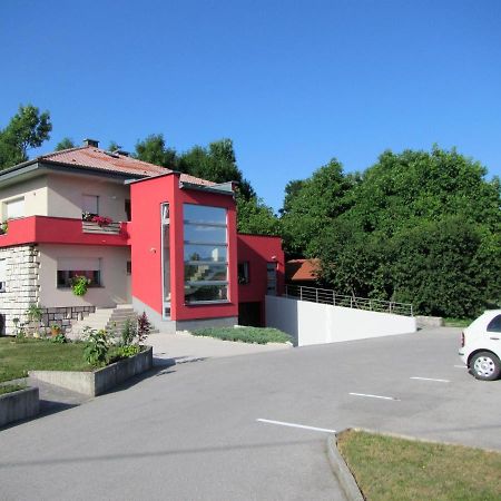 Pod Orehi Panzió Postojna Kültér fotó