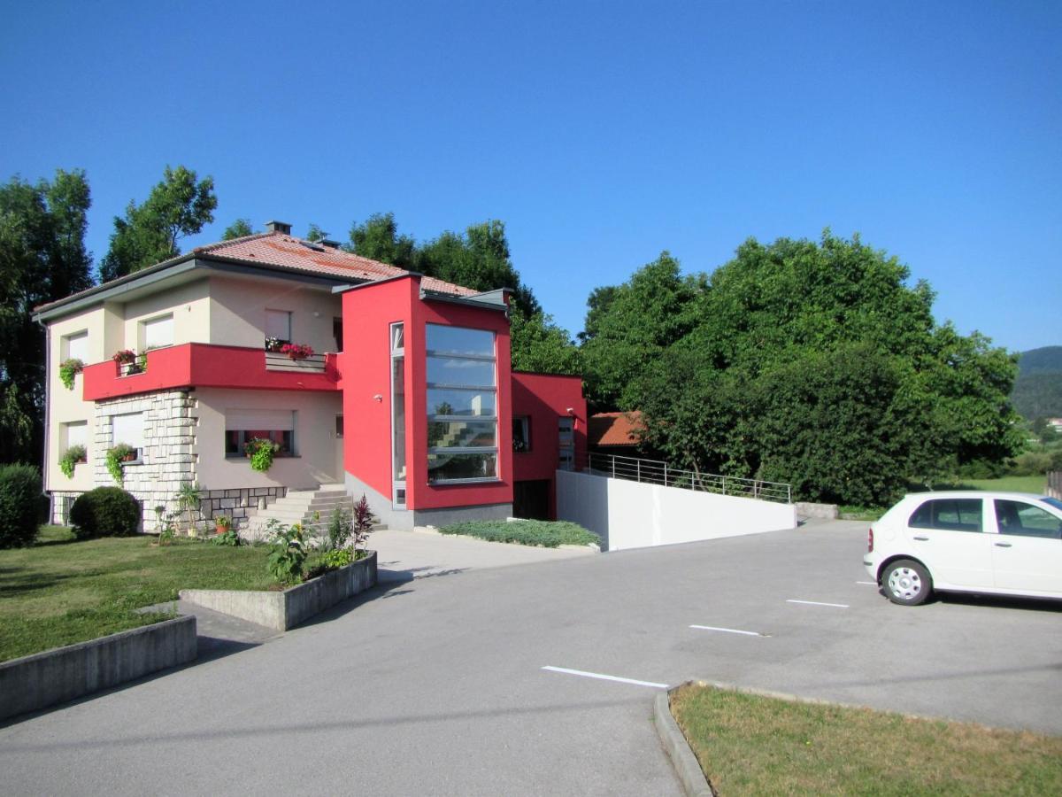 Pod Orehi Panzió Postojna Kültér fotó