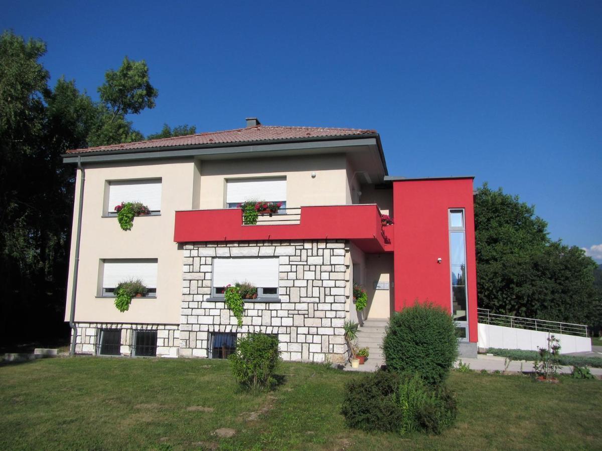Pod Orehi Panzió Postojna Kültér fotó